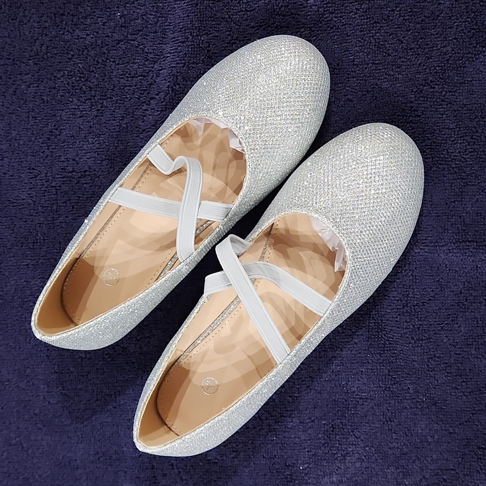 BLING FASHION FORMAL GIRLS NEW BLING SILVER SHOE 2 IN SIZE 3 AND 1 IN SIZE 2.